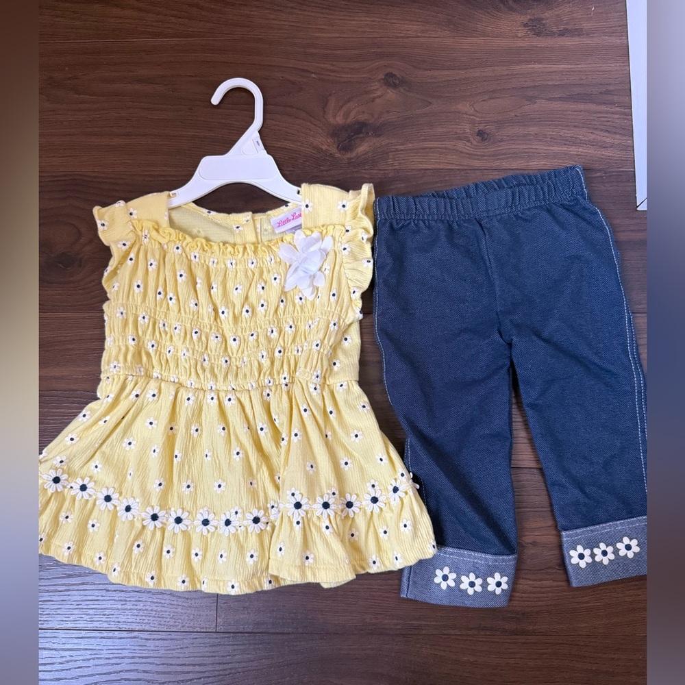 Yellow Daisy Smocked Tunic & Navy Floral Capri Set 4T
